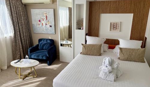 Superior Queen Room with Sofa Bed and Sea View