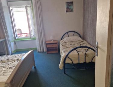 Standard Triple Room with Shared Toilet