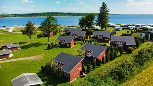 Cottage (4 Adults + 2 Children)