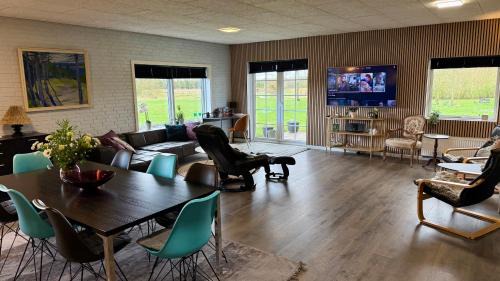 Deluxe Two-Bedroom Apartment with Garden View