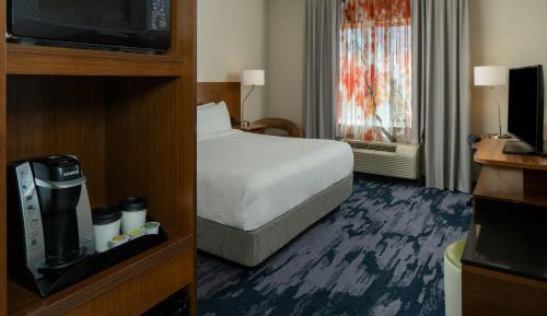 King Room with Adapted Tub - Mobility and Hearing Accessible