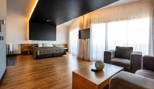 Suite with Spa Access