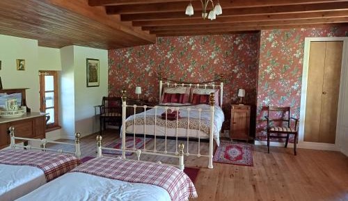 Quadruple Room with Private Bathroom