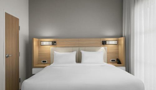 One-Bedroom King Suite with Sofa Bed 