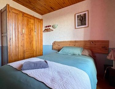 Single Room with Shared Shower and Toilet