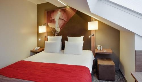 Superior Room with One Double Bed and One Single Bed - Balcony