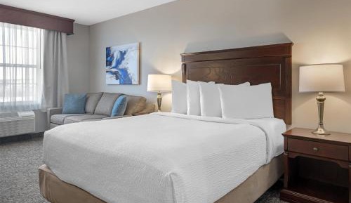 Queen Room with Sofa Bed - Non-Smoking