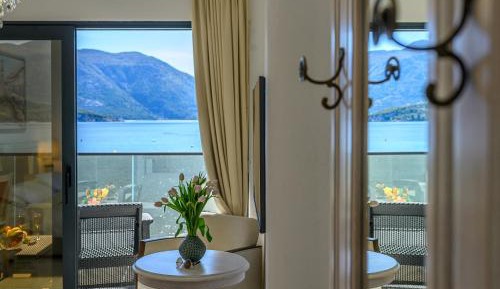 Deluxe Double Room with Balcony and Sea View