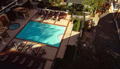 King Suite with Pool View