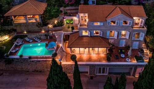 Villa - Beach Front
