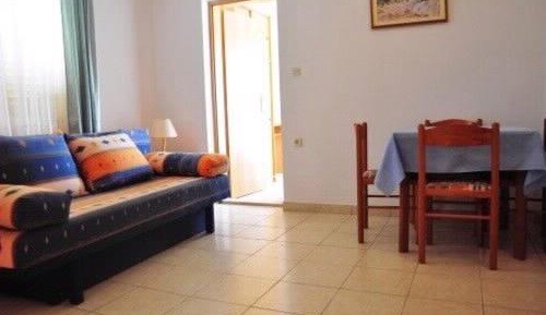 One-Bedroom Apartment with Garden View