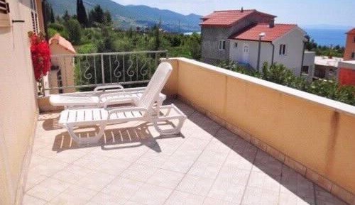One-Bedroom Apartment with Terrace