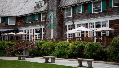 Queen Room with Lake View