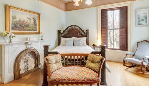 Standard Queen Room