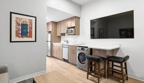 Deluxe King Suite