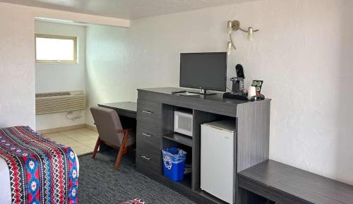 Deluxe Queen Suite