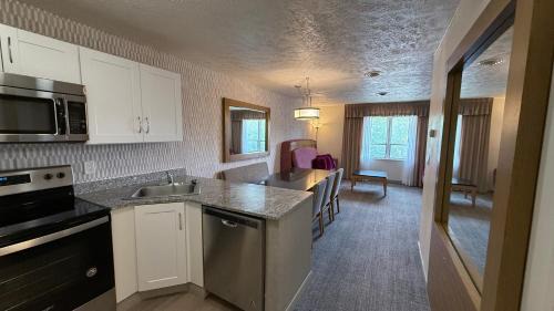 Deluxe King Suite