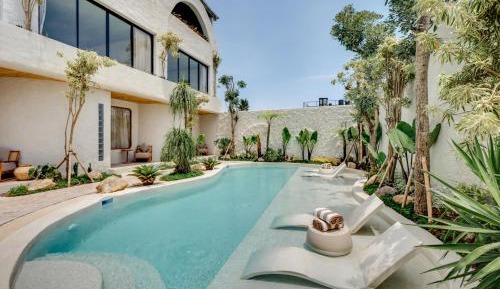 Suite with Pool View