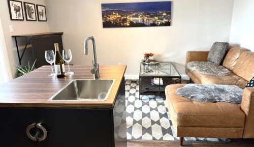 Deluxe One-Bedroom Apartment with Harbor View