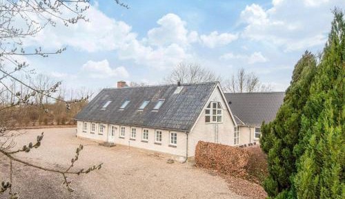 Seven-Bedroom Holiday Home