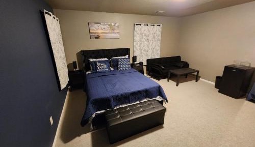 Queen Room with Shared Bathroom
