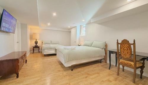Quadruple Room with Private Bathroom