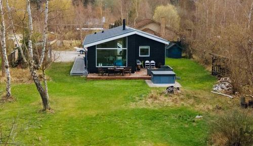 Three-Bedroom Vacation Home 