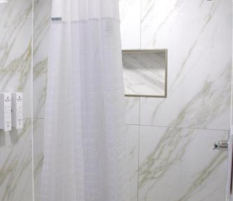 Deluxe Queen Suite