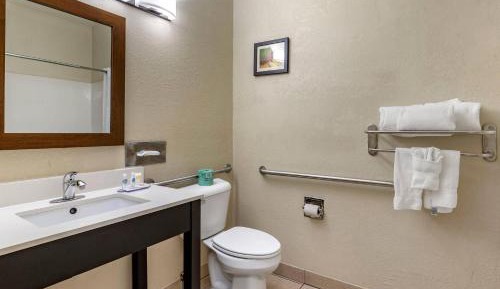 Queen Room with Two Queen Beds - Accessible/Non-Smoking 