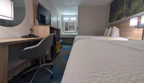 Deluxe Double Room with Two Double Beds - Non-Smoking