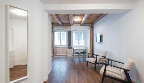 One-Bedroom Deluxe Apartment