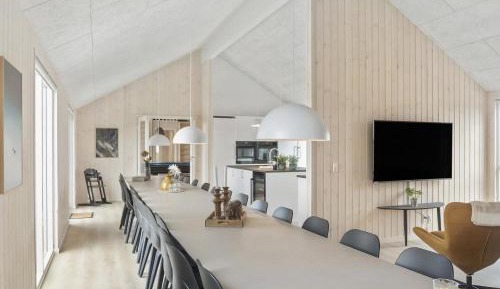 Twelve-Bedroom Holiday Home