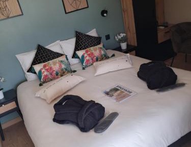 Queen Room with Garden View
