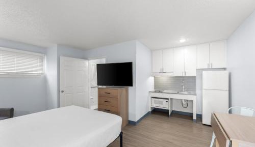 Upgraded 1 Full Bed 