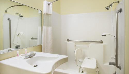 Queen Room - Disability Access/Non-Smoking