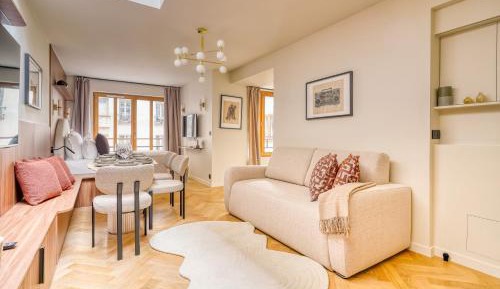 Three-Bedroom Deluxe Apartment
