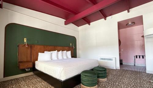 King Room - Interior Access/Non-Smoking