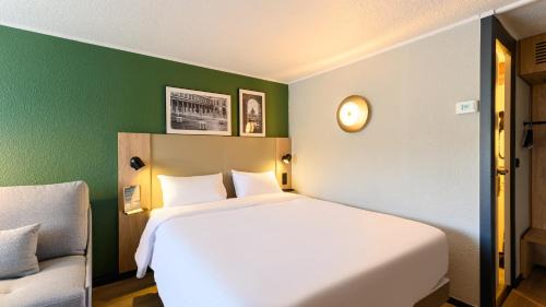 Standard Queen Room with One Sofa Bed