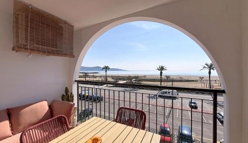 Studio Apartment with Sea View
