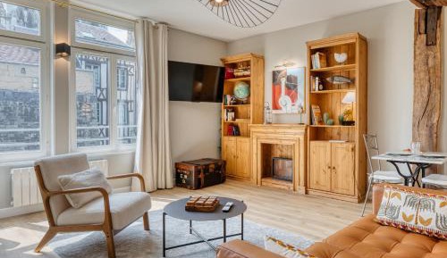 Deluxe One-Bedroom Apartment with Garden View