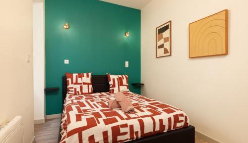 Deluxe One-Bedroom Apartment