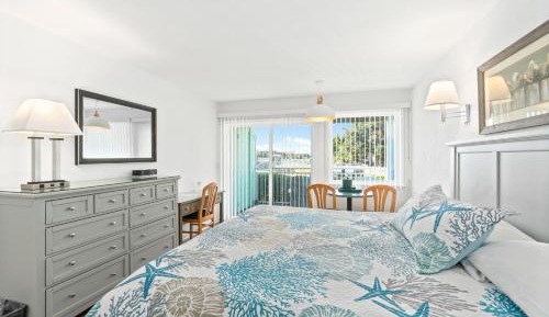 Deluxe Double Room with Balcony and Sea View