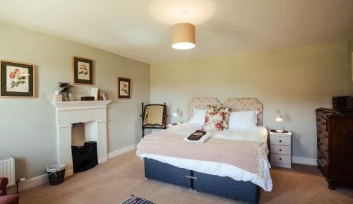 Double or Twin Room with Private Bathroom