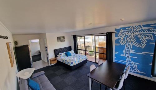 One-Bedroom Apartment with Balcony