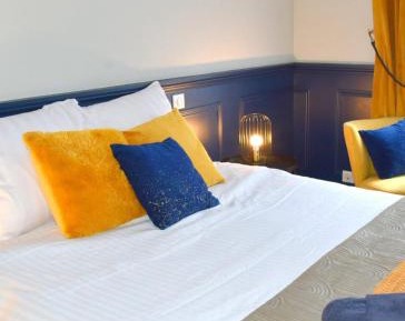 Double or Twin Room with Private Bathroom