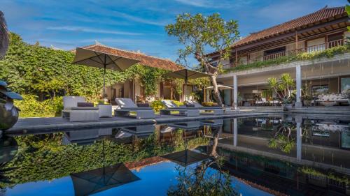 Villa with Garden View