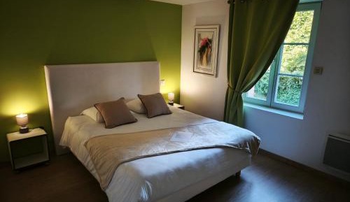 Deluxe Double Room with Shower 2