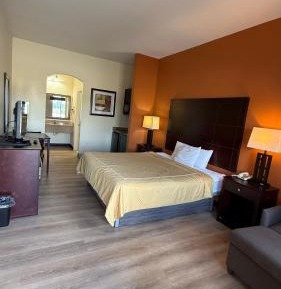 Deluxe King Suite