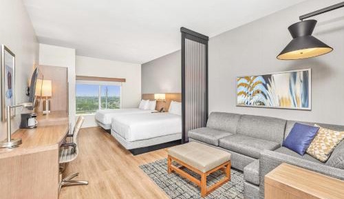 Queen Room with Two Queen Beds and Sofa Bed - High Floor
