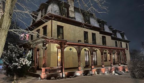 Two-Bedroom Deluxe Apartment with Garden View